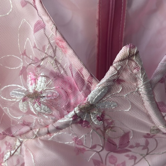 Pink floral embroidered dress - Picture 7 of 8